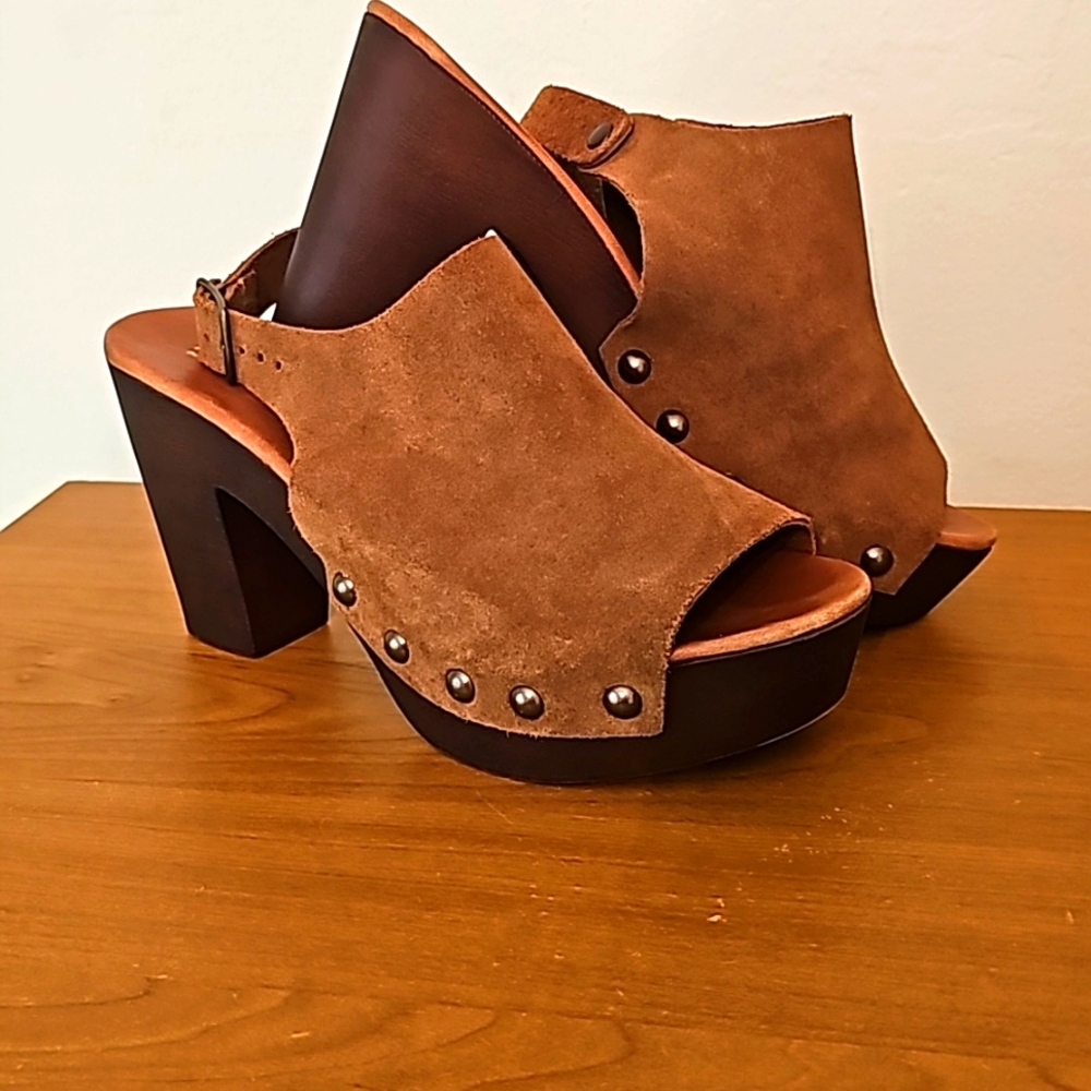 Mila Paoli  brown suade platform sandals,size 8.